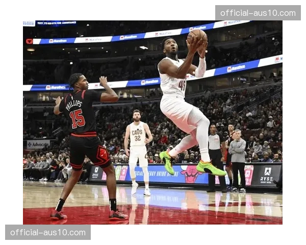 骑士米切尔带动攻防效率 双塔阵容均衡性获认可 骑士米切尔带动攻防效率 双塔阵容均衡性获认可